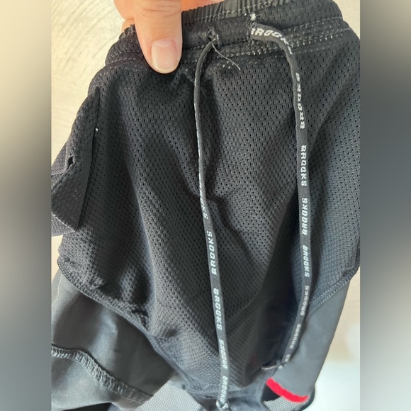 Brooks Women’s Waist 15 running shorts - Picture 4 of 6